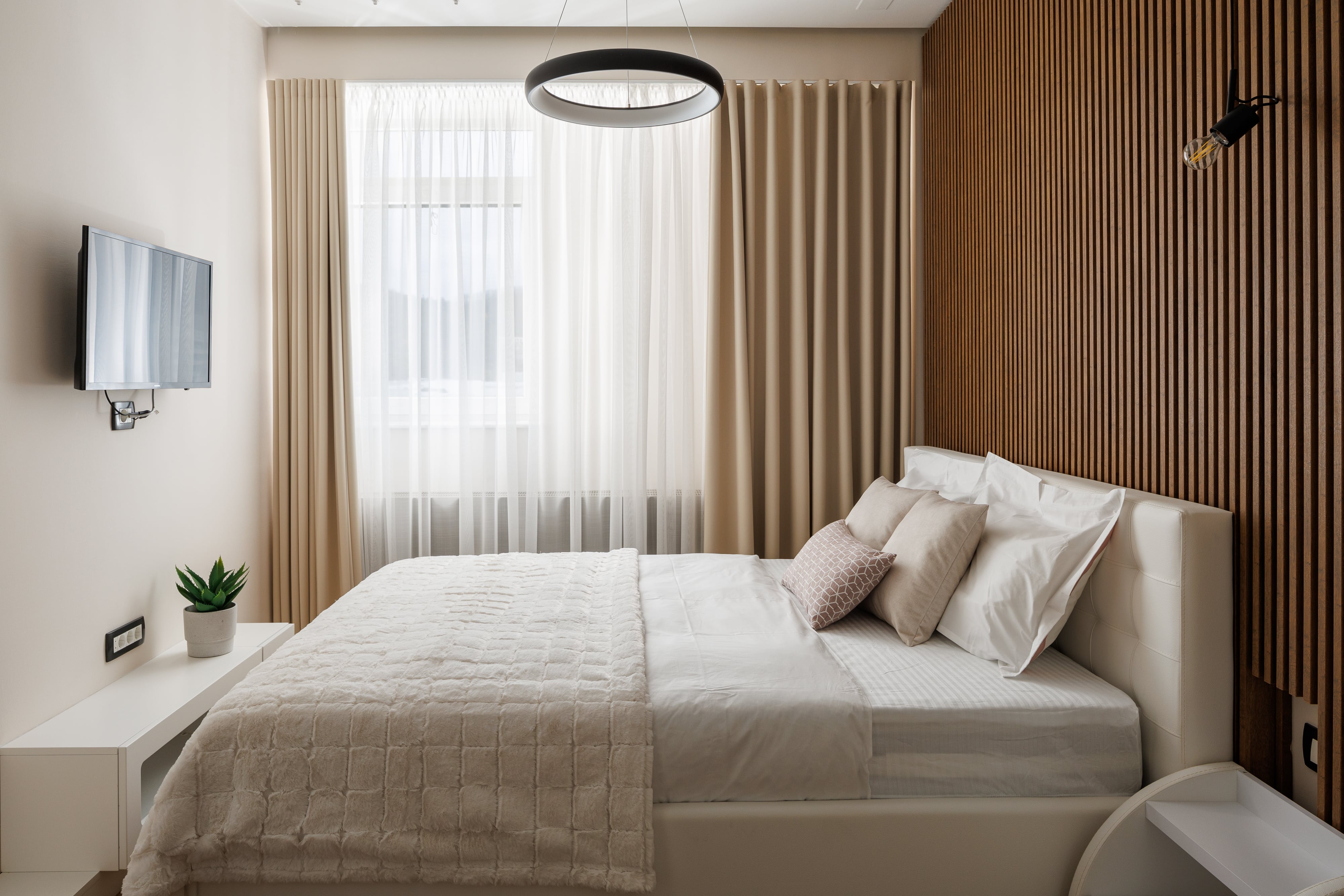 Skylark Stay luxury bedroom